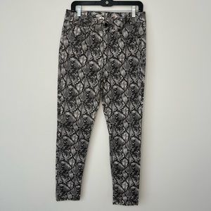 Seven7 Tummyless High Rise Skinny Womens Size 10 Gray Snake Print Denim Jeans.